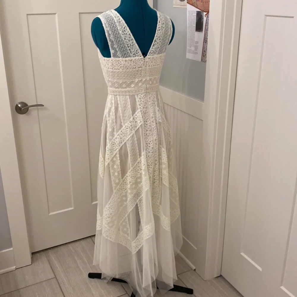 BCBG MAXAZIRA DRESS. Boho, cream and white with tulle and lace. Size 2 - Picture 5 of 5